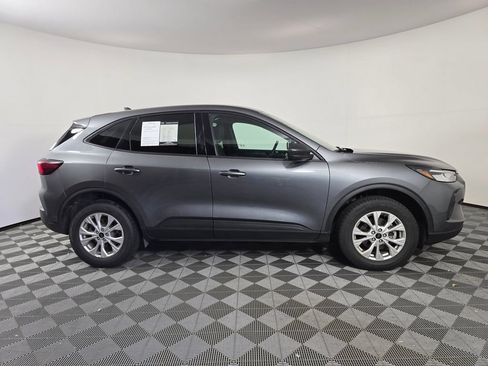 Used 2025 Ford Escape Active AWD/4WD image 8