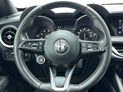 Used 2023 Alfa Romeo Stelvio Ti image 18