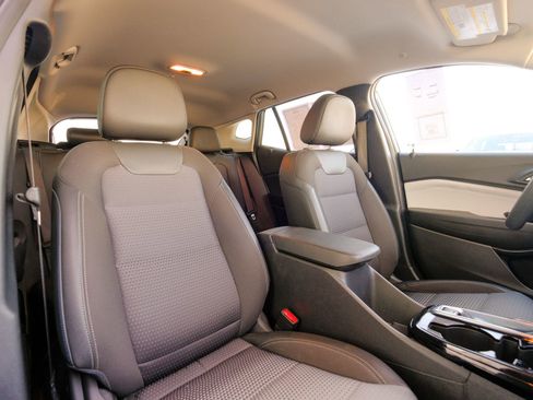 Used 2025 Chevrolet Trax LT image 17