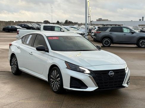 Certified 2024 Nissan Altima 2.5 SV image 4