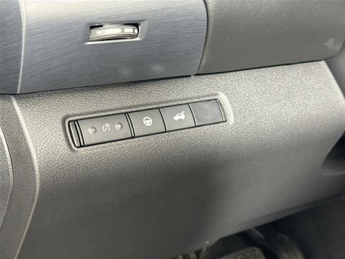 Used 2024 Nissan Pathfinder SL image 14