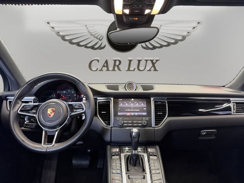 Used 2018 Porsche Macan AWD/4WD image 11