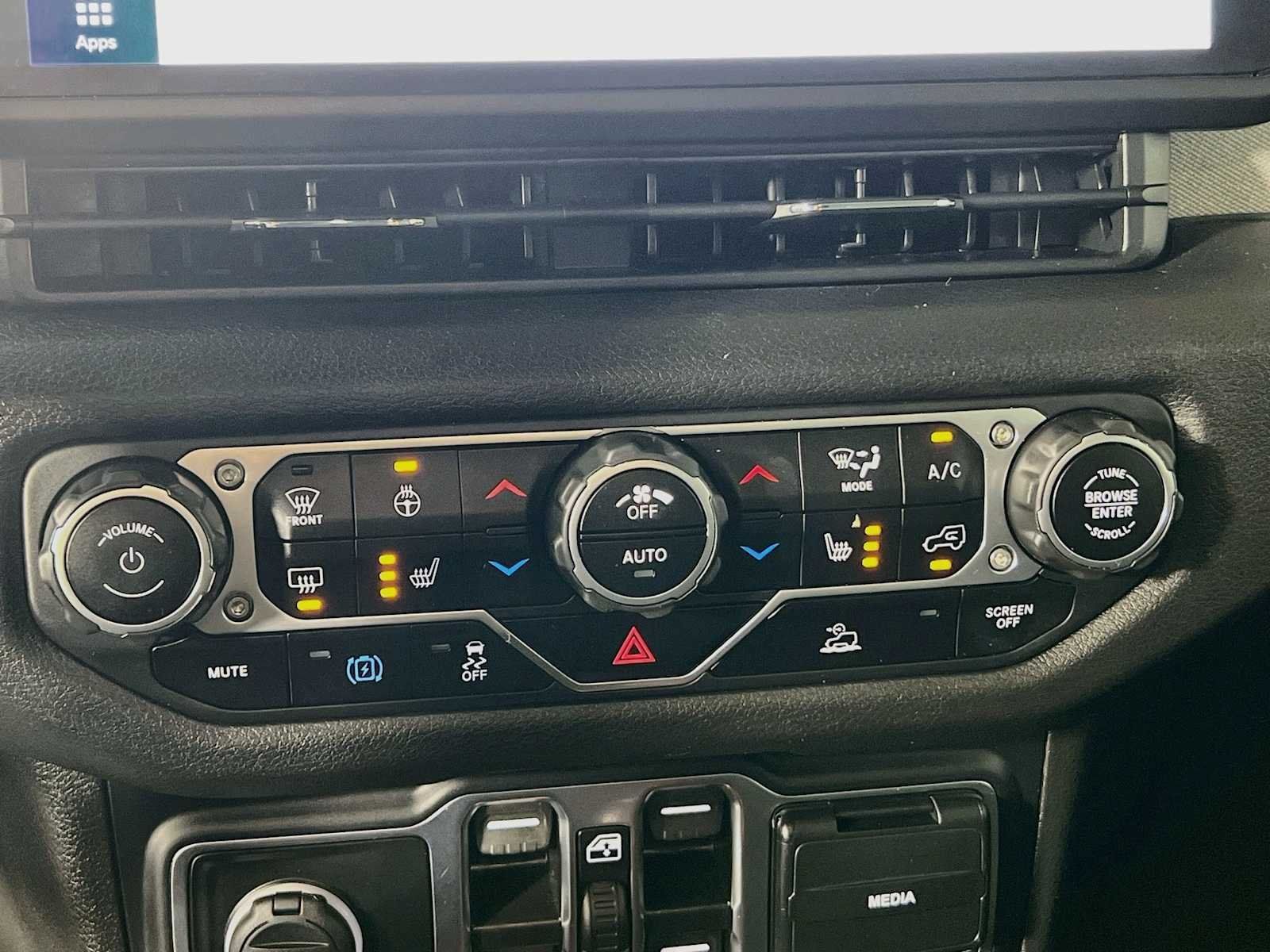 Used 2024 Jeep Wrangler Unlimited AWD/4WD image 15
