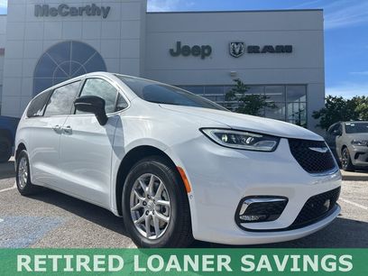 New 2026 Chrysler Pacifica Select