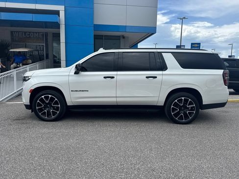 Used 2023 Chevrolet Suburban RST w/ Luxury Package RWD image 2