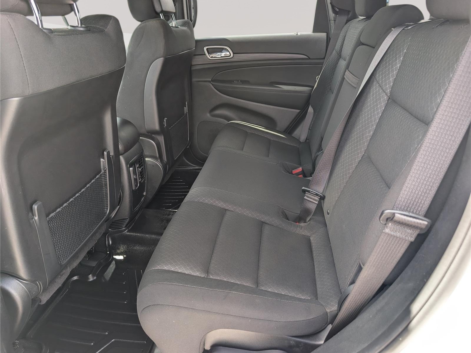 Used 2021 Jeep Grand Cherokee Laredo AWD/4WD image 14
