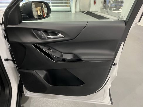 New 2025 Chevrolet Equinox LT w/ Safety and Technology Package image 18