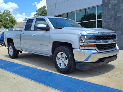 Used 2018 Chevrolet Silverado 1500 LT RWD image 2