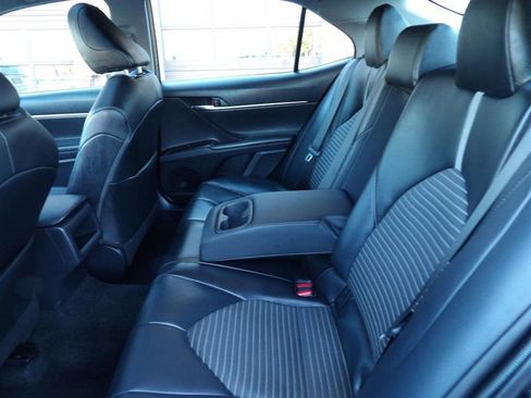 Used 2020 Toyota Camry SE w/ Sunroof Package image 16