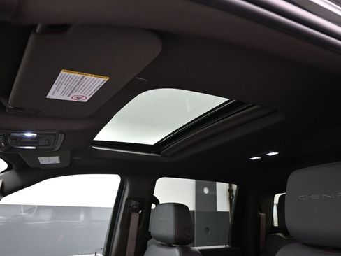 Used 2023 GMC Sierra 2500 Denali w/ Denali Ultimate Package image 16