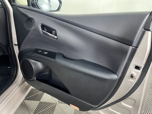 Used 2017 Toyota Prius Prime Premium image 16