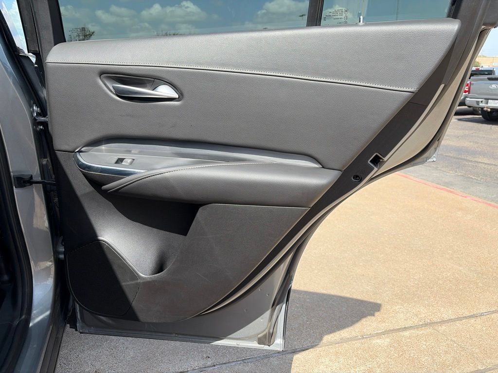 Used 2025 Cadillac XT4 Premium Luxury FWD image 13