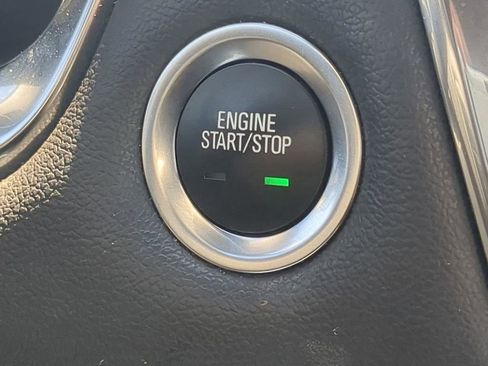 Used 2023 Chevrolet Traverse LT image 23