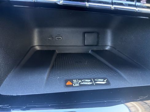 Used 2026 Chevrolet Traverse LT w/ Midnight/Sport Edition image 19