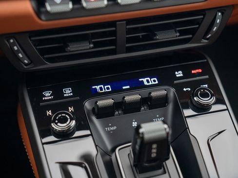 Used 2025 Porsche 911 Carrera image 21