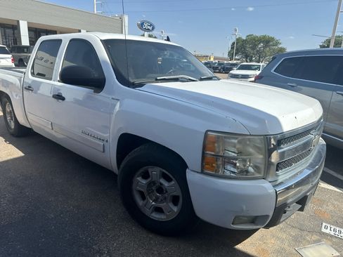 Used 2007 Chevrolet Silverado 1500 LT w/ 2LT Audio Package RWD image 4