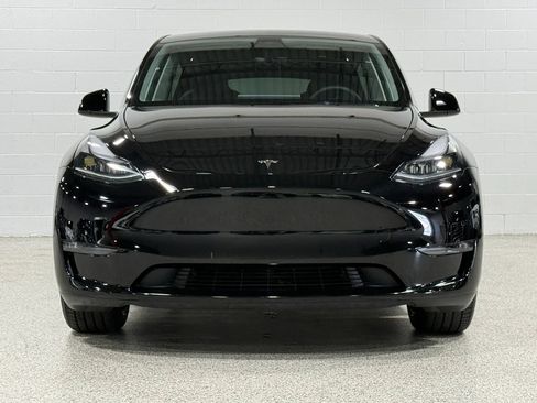 Used 2023 Tesla Model Y AWD image 3