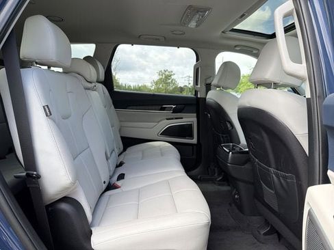 Used 2024 Kia Telluride EX image 14