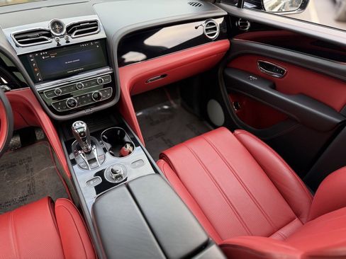 Used 2023 Bentley Bentayga image 40