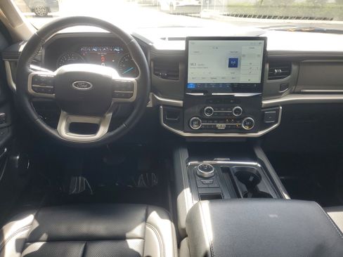 Used 2023 Ford Expedition XLT image 10