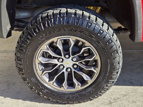 Used 2018 Chevrolet Colorado ZR2 image 9