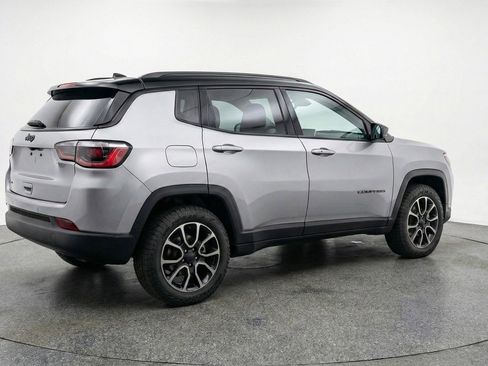 Used 2025 Jeep Compass Trailhawk AWD/4WD image 9
