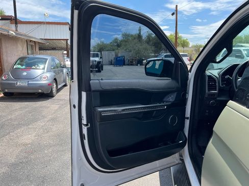 Used 2018 Ford Expedition Max XLT w/ Equipment Group 202A AWD/4WD image 12