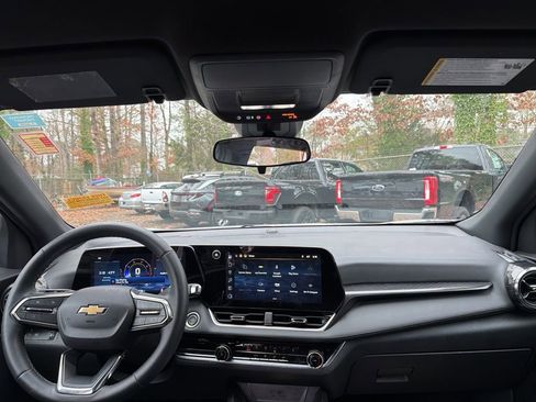 Used 2025 Chevrolet Equinox LT image 9