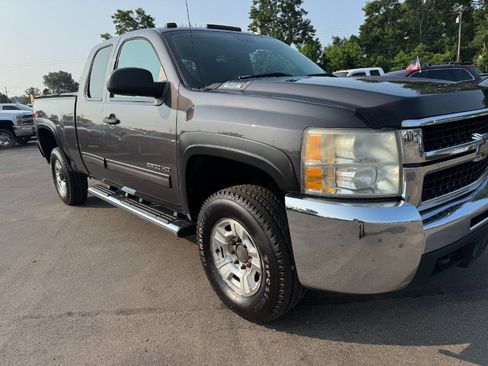Used 2010 Chevrolet Silverado 2500 LT AWD/4WD image 12