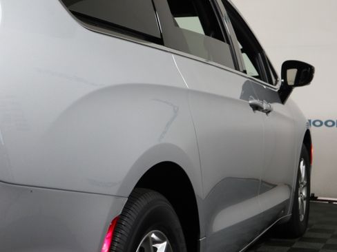 New 2026 Chrysler Pacifica Select image 5