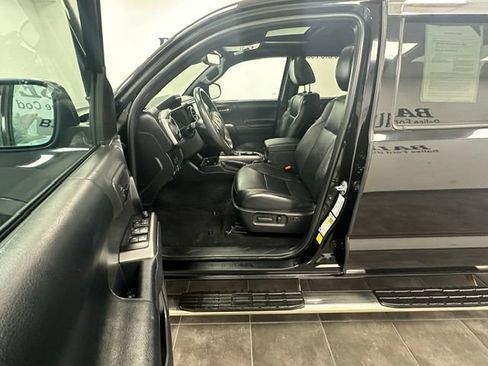 Used 2022 Toyota Tacoma Limited AWD/4WD image 13