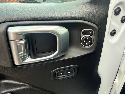 Used 2023 Jeep Wrangler Unlimited w/ Sun & Screen Package AWD/4WD image 11