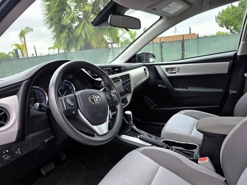 Used 2018 Toyota Corolla LE FWD image 5