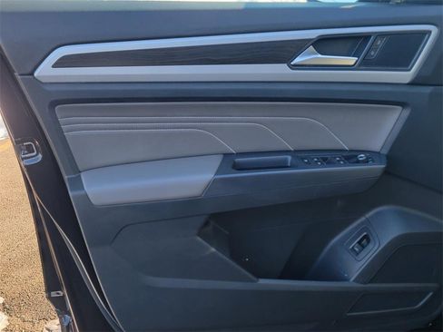 Used 2021 Volkswagen Atlas SE image 11