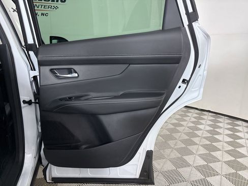 Used 2025 Nissan Murano SL AWD/4WD image 25