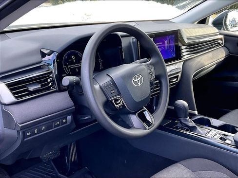 Used 2025 Toyota Camry LE image 8
