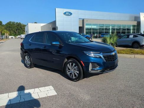 Used 2022 Chevrolet Equinox LT image 2