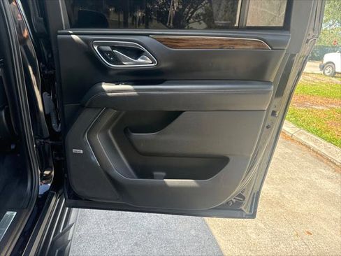 Used 2021 Chevrolet Suburban Premier w/ Premium Package AWD/4WD image 24