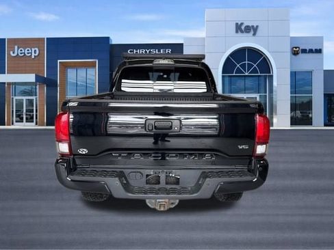 Used 2019 Toyota Tacoma TRD Off-Road w/ Technology Package image 5