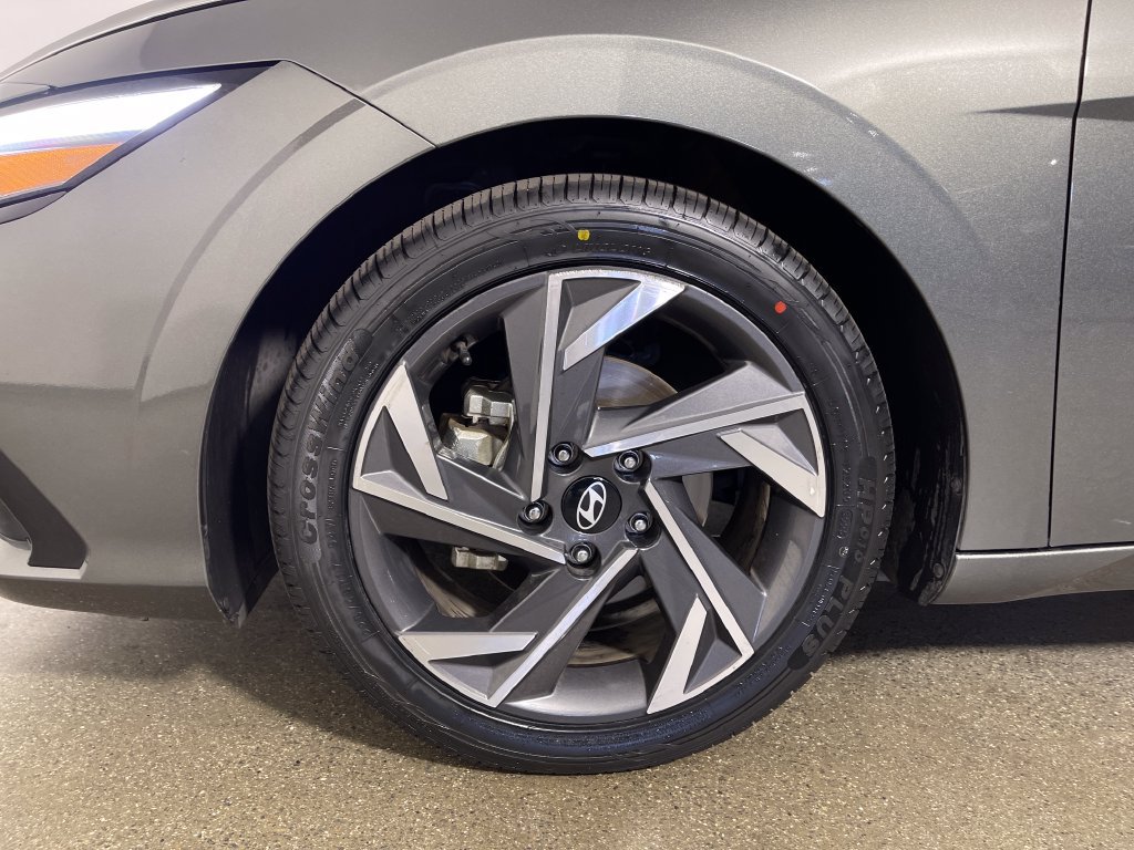 Certified 2025 Hyundai Elantra SEL FWD image 12
