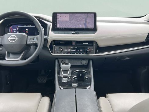 Used 2025 Nissan Rogue SL w/ Tech Package FWD image 22