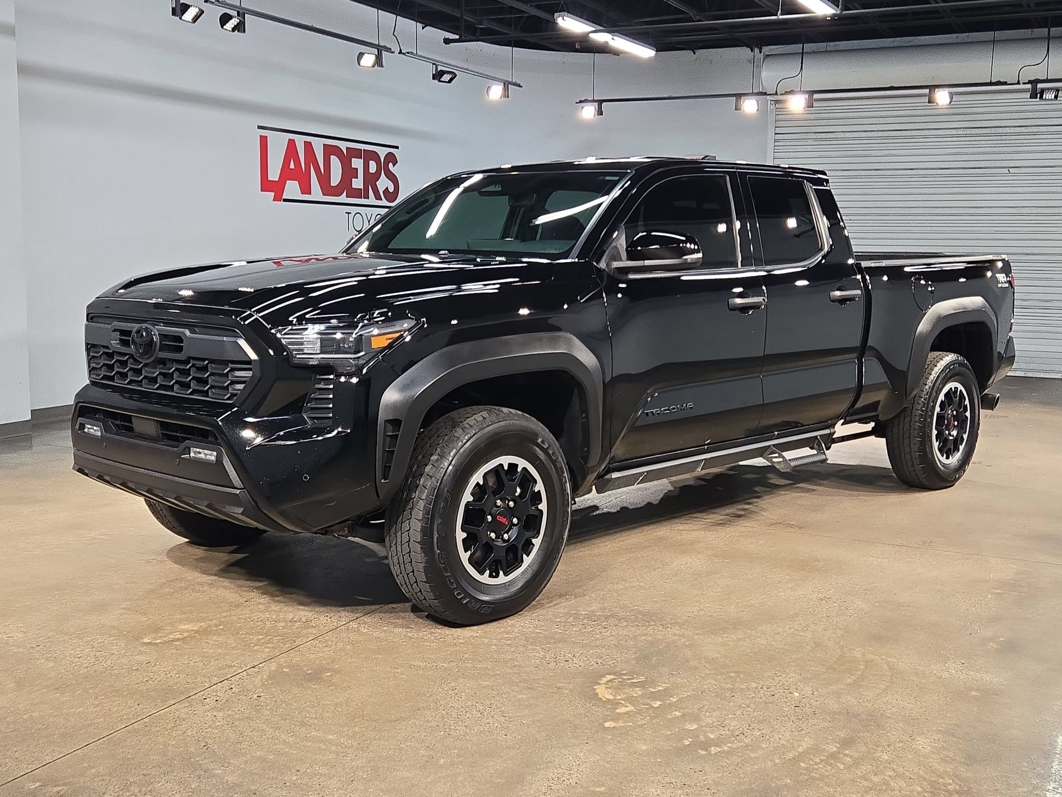 Used 2025 Toyota Tacoma TRD Off-Road w/ TRD Off Road Upgrade Package AWD/4WD image 3