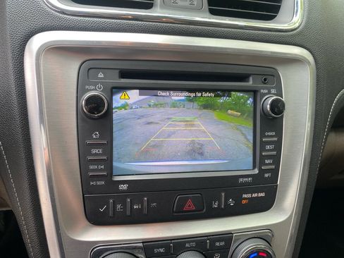 Used 2015 GMC Acadia SLT w/ Technology Package AWD/4WD image 16