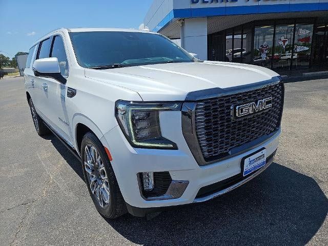 Used 2024 GMC Yukon XL Denali Ultimate AWD/4WD image 11