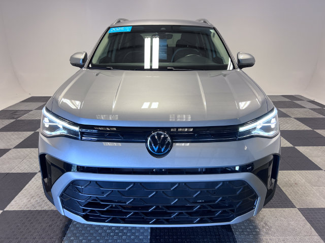Certified 2025 Volkswagen Taos SE FWD image 2