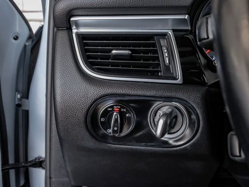 Used 2018 Porsche Macan Sport Edition image 27