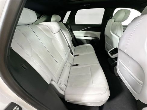 Used 2024 Cadillac Lyriq Luxury image 29