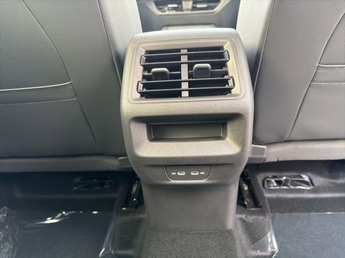 New 2026 Volkswagen Tiguan SE image 42