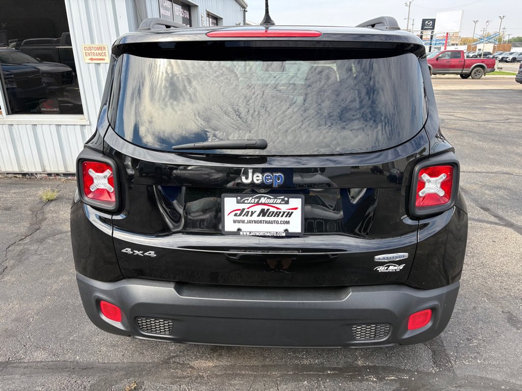 Used 2017 Jeep Renegade Latitude w/ Cold Weather Group AWD/4WD image 4