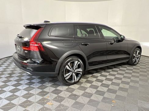Certified 2025 Volvo V60 B5 Cross Country Plus image 10